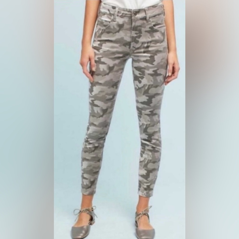 Anthropologie Pilcro and the Letterpress High-Rise
Skinny Velvet Camo Pants 27